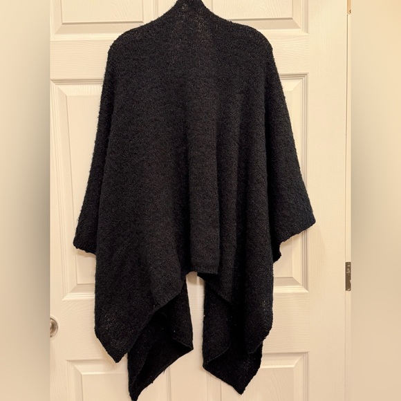 Steve Madden Black Women's Sweater Shawl - Picture 2 of 6